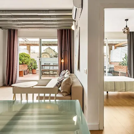 New! Modern With Terrace - Center - 2br *