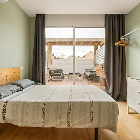 New! Modern With Terrace - Center - 2br Апартаменты