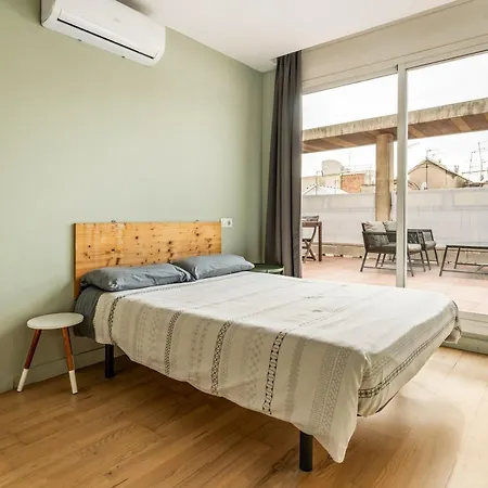 New! Modern With Terrace - Center - 2br Апартаменты