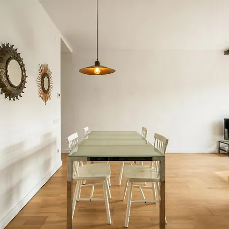 New! Modern With Terrace - Center - 2br *