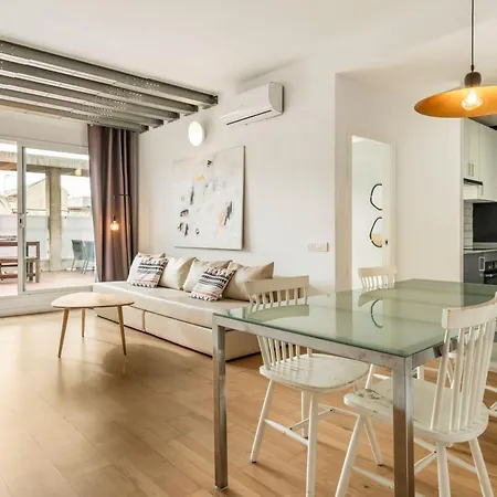 New! Modern With Terrace - Center - 2br Апартаменты
