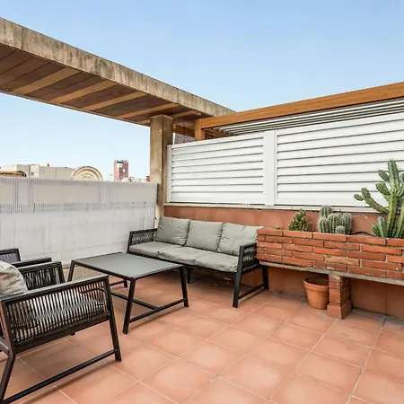 New! Modern With Terrace - Center - 2br