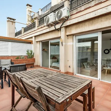 New! Modern With Terrace - Center - 2br *
